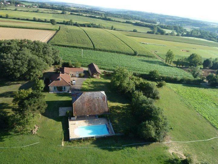 Gite Au Marron Seissan Esterno foto
